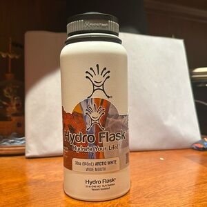 Brand new never used 32oz Hydro Flask